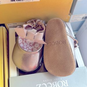 Robeez baby shoes new in box!!